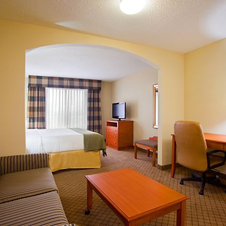 Holiday Inn Express Hotel & Suites Goshen, An Ihg Hotel Room photo